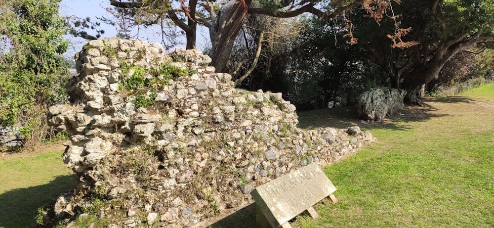 Le mur romain de la cité d’Alet : un vestige antique en plein cœur de Saint-Servan